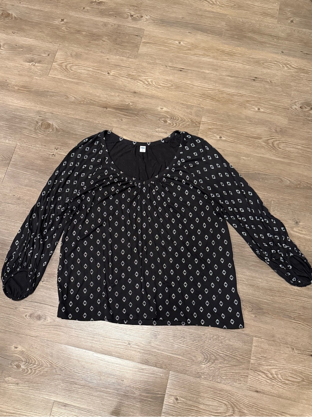 Old Navy Black Diamond-Print Long-Sleeve Peasant Blouse